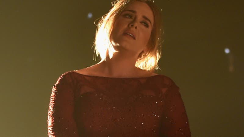Adele, sur scène, le 15 février 2016