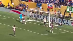 La grosse colère de Cole Palmer contre son équipier Nicolas Jackson lors du match Chelsea-Fluminense (2-0, Coupe du monde des clubs)