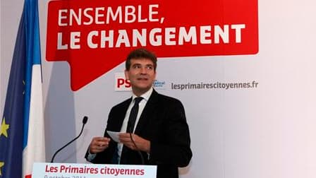 Arnaud Montebourg, "troisième homme" de la primaire socialiste, a déclaré dimanche soir vouloir faire entrer ses idées, dont celle VIe République et la démondialisation, dans l'élection présidentielle. /Photo prise le 9 octobre 2011/REUTERS/Pascal Rossign
