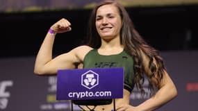 Erin Blanchfield lors d'une pesée à l'UFC en décembre 2021