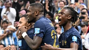 Kylian Mbappé avec Marcus Thuram et Eduardo Camavinga lors du Mondial 2022