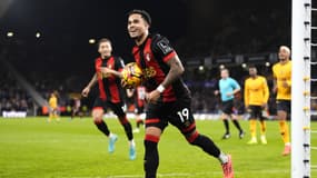 La joie de l'attaquant de Bournemouth Justin Kluivert, auteur d'un triplé sur penalty contre Wolverhampton le 30 novembre 2024