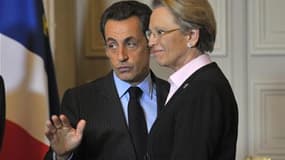 Michèle Alliot-Marie (à droite), la ministre des Affaires étrangères, en péril, la crise avec le Mexique et la politique méditerranéenne en panne font que la diplomatie française est en pleine tourmente au plus mauvais moment pour Nicolas Sarkozy. Dominiq