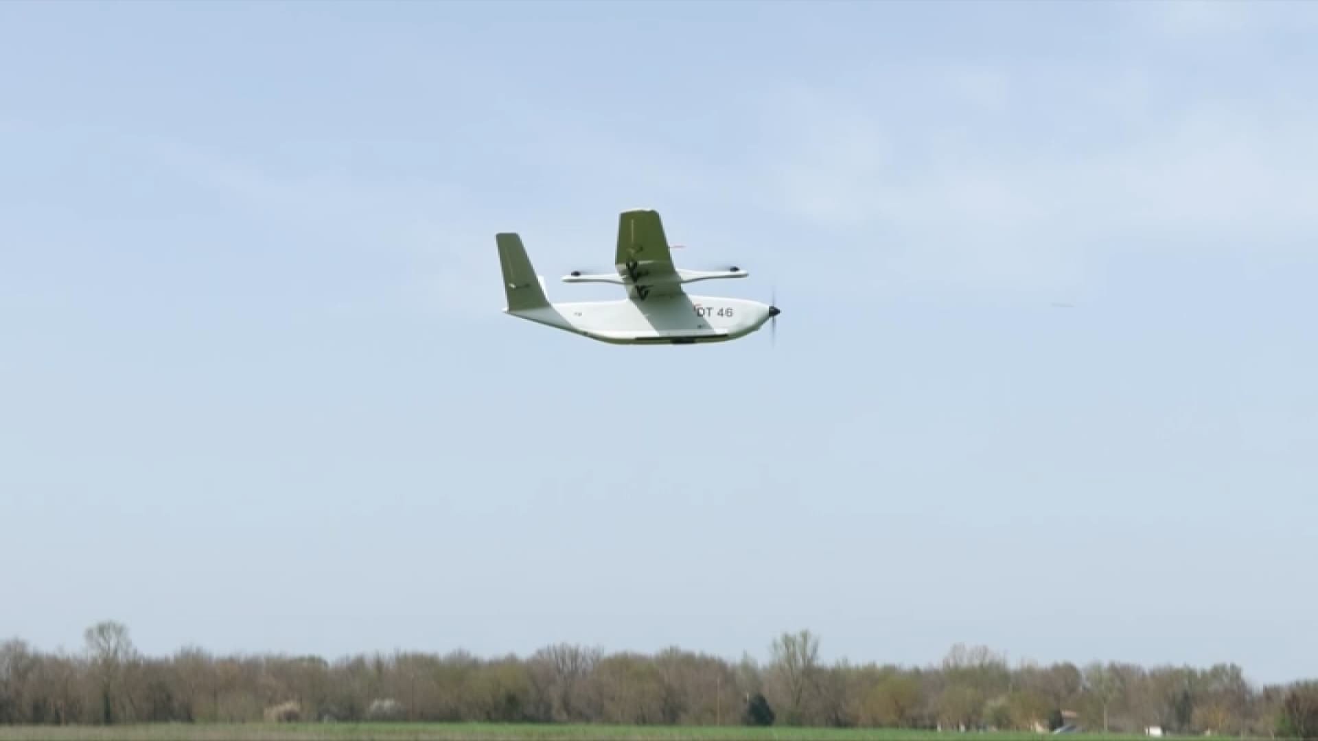 Brand in een Russisch oliepakhuis na een Oekraïense drone-aanval