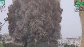 Une vidéo postée des rebelles syriens montre une forte explosion dans la province d'Idleb.