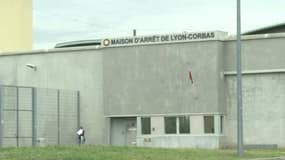 L'ex-directeur était placé à l'isolement de la prison de Corbas, dans le Rhône.