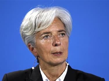 Christine Lagarde a contre-attaqué dimanche dans l'affaire Tapie, qui pourrait lui valoir une enquête judiciaire embarrassante dans sa campagne pour devenir directrice générale du Fonds monétaire international. La ministre française de l'Economie, qui est