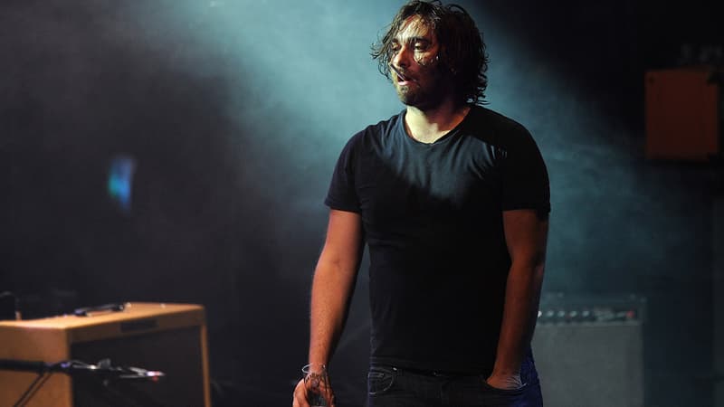 Damien Saez sur scène en juillet 2013
