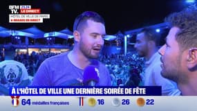 "On est nostalgique, on a vécu quelque chose d'incroyable": à l'Hôtel de Ville, les supporters vivent une dernière soirée de fête