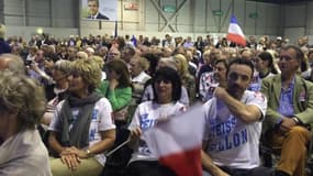 Chez les militants de François Fillon, on agite "l’épouvantail Mélenchon" et son "regard de serpent"