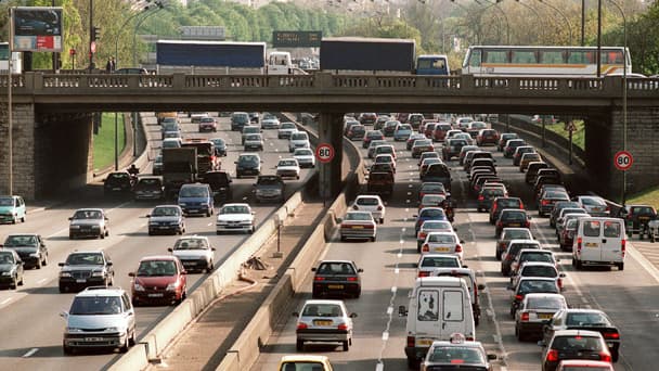 Circulation sur le périphérique parisien.