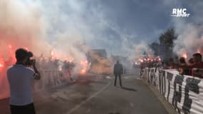  Nice - Monaco : Privés de stade, les supporters accueillent le bus des joueurs dans une ambiance de feu