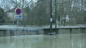 Le mur anti-crue est submergé à Gournay