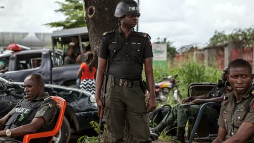 Des policiers nigerians à Port Harcout (Nigeria), le 26 mars 2015