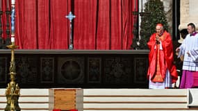 Le cardinal Giovanni Battista Re lors de son homélie aux funérailles du pape François le 26 avril 2025