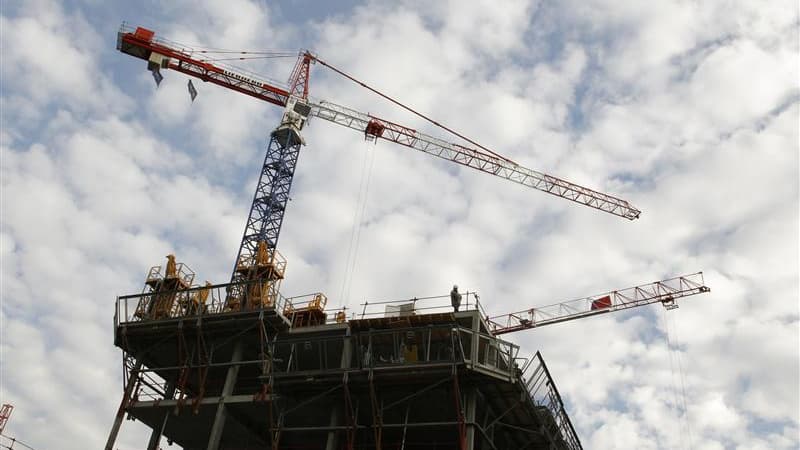 Les mises en chantier de logements ont poursuivi leur baisse en juillet en France mais les permis de construire ont légèrement rebondi. /Photo d'archives/REUTERS/Benoît Tessier