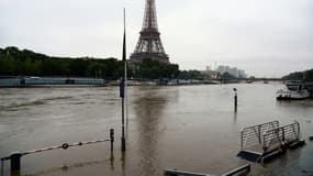 À Paris, le niveau de la Seine suscite des inquiétudes.