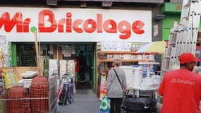 En achetant Mr Bricolage, le britannique Kingfisher va jouer à armes égales avec Leroy Merlin.