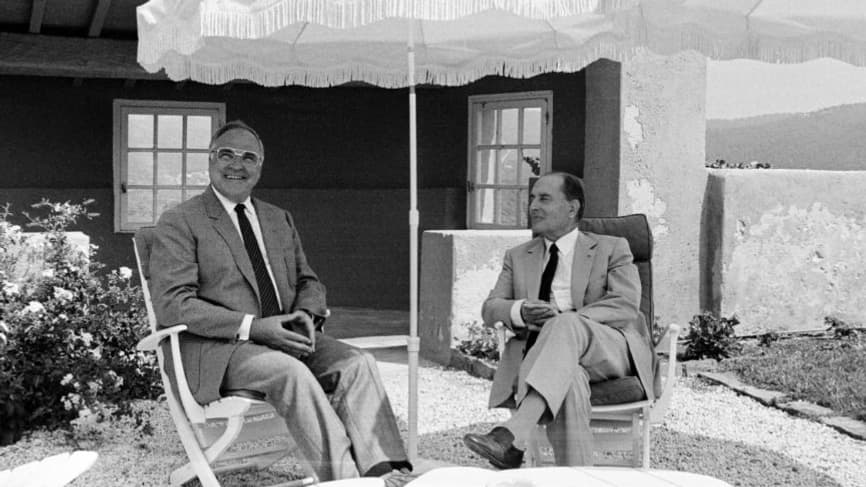 Helmut Kohl et François Mitterrand. Helmut Kohl et François Mitterrand.