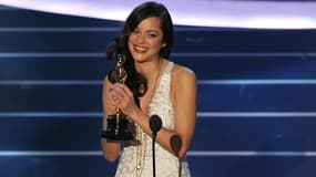 Marion Cotillard reçoit son Oscar en 2008