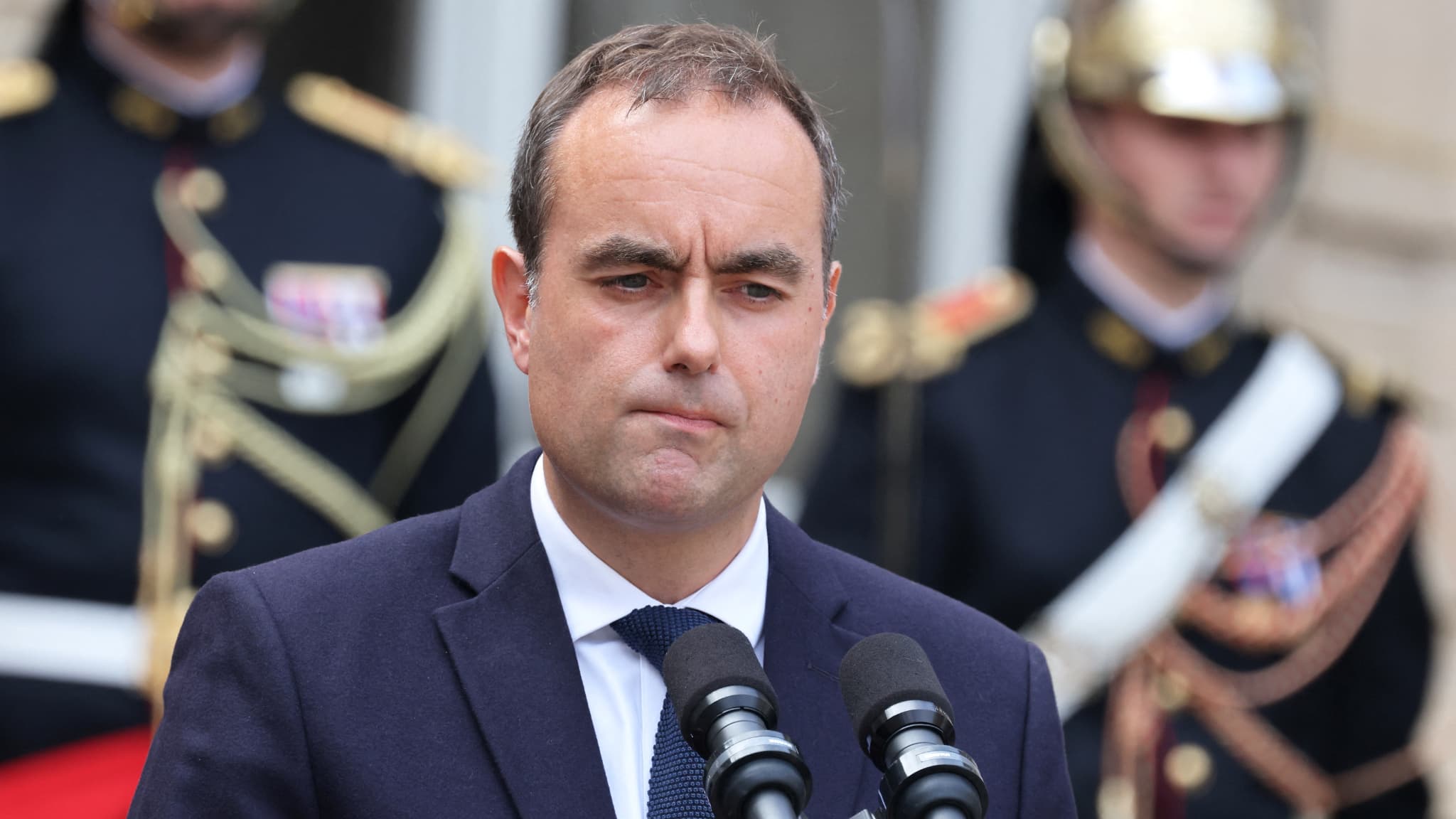 "ON L'ATTEND AU TOURNANT": SÉBASTIEN LECORNU PEUT-IL OBTENIR LA BIENVEILLANCE DU RN POUR TENIR À MATIGNON?