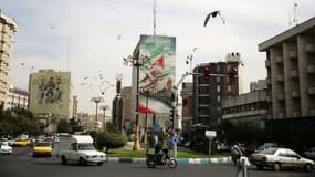 La vie continue dans les rues de Téhéran, alors qu'Israël a annoncé le lancement de "frappes de précision" sur des cibles militaires en Iran, le 26 octobre 2024.