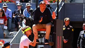 Alexander Zverev conteste la fiabilité de la technologie Hawk-eye, le 27 avril 2025