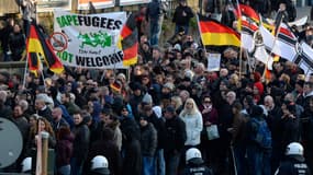 Une manifestation d'extrême droite contre les réfugiés à Cologne
