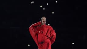 Rihanna sur scène lors de la mi-temps du Superbowl le 12 février 2023.