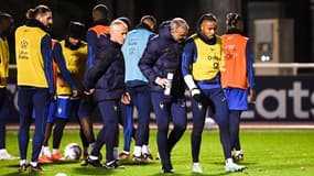 Le regard inquiet de Didier Deschamps en direction de Christopher Nkunku