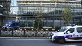 Une jeune femme soupçonnée de préparer un attentat, entendue à l'antiterrorisme près de Paris a été mise en examen. 