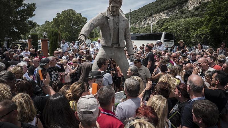 La statue de Johnny Hallyday, à Viviers en Ardèche.