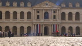 Un hommage militaire a été rendu à Hubert Germain, le 15 octobre 2021 dans la cour des Invalides