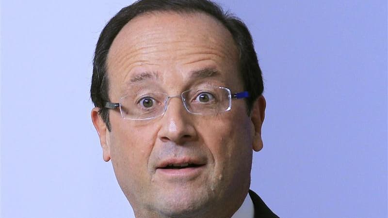 Aucun Français ne doit se trouver à plus de 30 minutes d'un service d'urgences, a déclaré samedi François Hollande, réagissant à la mort d'un nouveau-né dont la mère a accouché alors qu'elle se rendait à une maternité située à une heure de route de son do