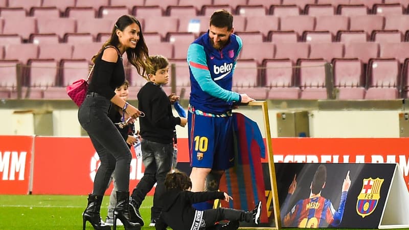 Barça: Messi honoré, en famille, pour son record de matchs disputés