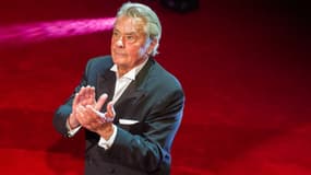 Alain Delon sur le tapis rouge en Roumanie en 2017