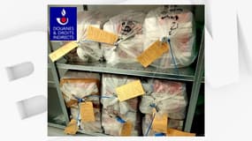 60 kg de paquets de cigarettes ont été retrouvés dans des sacs à dos et des valises en soute. 