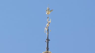 La nouvelle flèche de la cathédrale Notre-Dame de Paris, reconstruite à l'identité, début février 2024.