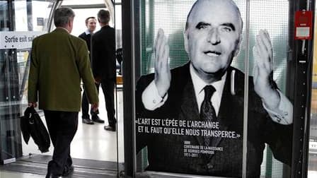 Les "années heureuses" de la France de Georges Pompidou, selon les termes d'Edouard Balladur, refont surface à l'occasion du centenaire de la naissance de l'ancien président, notamment célébré au centre Beaubourg. /Photo prise le 8 février 2011/REUTERS/Ch