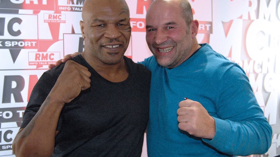 Comme un gosse avec Mike Tyson, en 2013. Comme un gosse avec Mike Tyson, en 2013.