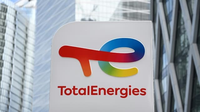 Les salariés de TotalEnergies en France démarrent une grève pour réclamer une hausse des salaires, le dégel des embauches et un plan massif d'investissements. 