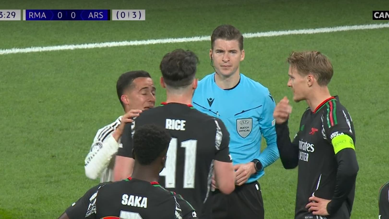 François Letexier awaits the verification by the Var of a penalty on Kylian Mbappé - on 04/16/2025 François Letexier awaits the verification by the Var of a penalty on Kylian Mbappé - on 04/16/2025