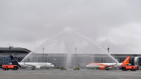 Le nouvel aéroport international de Berlin entre en service samedi avec neuf ans de retard.