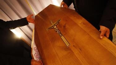 L'Eglise catholique australienne a enjoint aux prêtres et aux pompes funèbres de ne plus tolérer lors des obsèques la diffusion de musique profane, comme les tubes du groupe rock AC/DC ou l'hymne de l'équipe sportive préférée du défunt. /Photo d'archives/