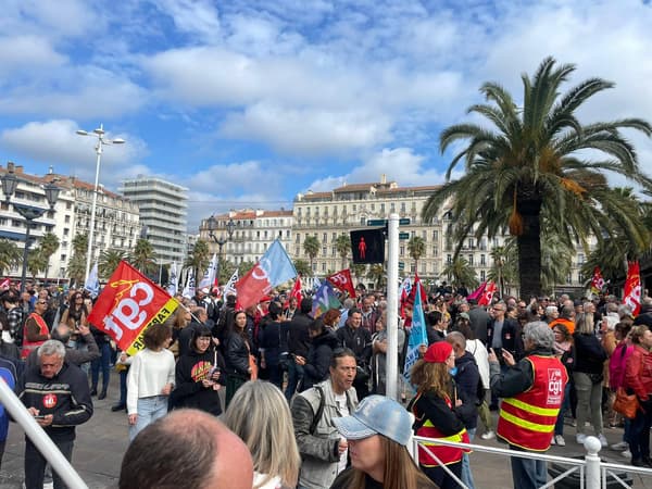 Les manifestants étaient de nouveau mobilisés à Toulon ce jeudi matin.
