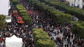 Rassemblement avenue Bourguiba à Tunis. Les Tunisiens ont célébré samedi le premier anniversaire de la chute du président Zine ben Ali et du triomphe de la "révolution du jasmin" qui a lancé le vaste mouvement du "printemps arabe" en Afrique du Nord et au