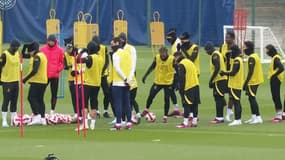 Quand les joueurs du PSG mettent leurs "gilets jaunes"
