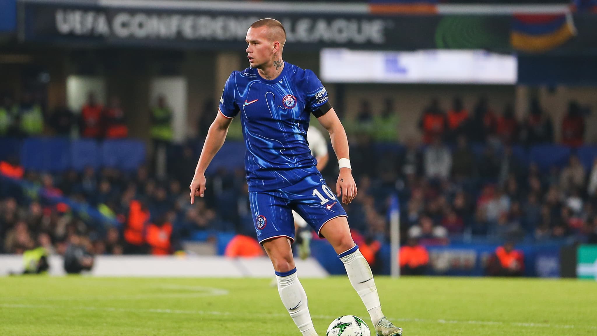 DES TERRAINS DE PREMIER LEAGUE AUX JO 2028: L'INCROYABLE RECONVERSION EN SPRINTEUR DE MUDRYK, BANNI POUR DOPAGE