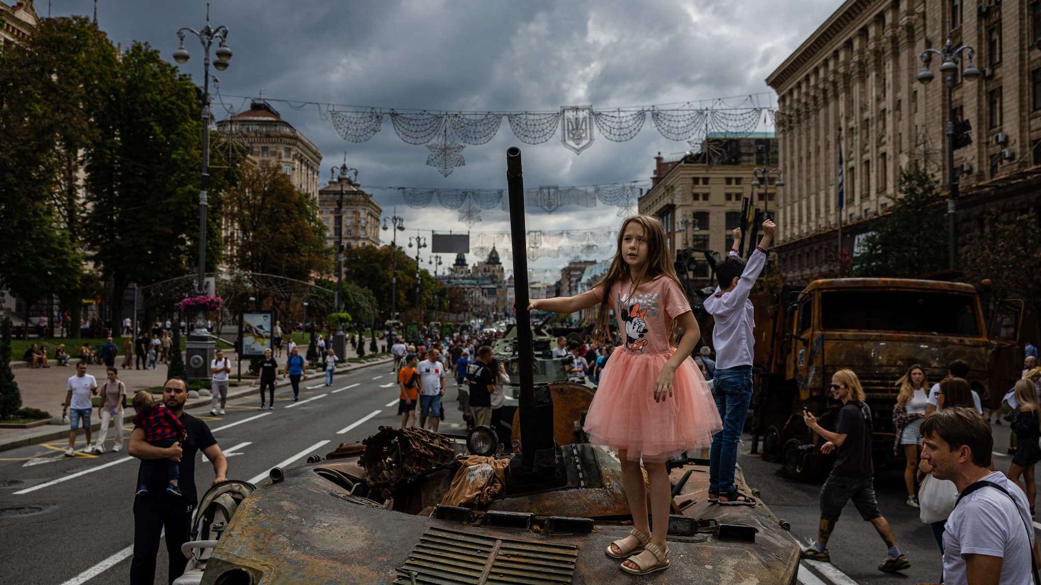 Des chars russes calcinés exposés dans les rues de Kiev, le 20 août 2022 Des chars russes calcinés exposés dans les rues de Kiev, le 20 août 2022