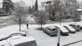 Les rues recouvertes de neige à Mulhouse - Témoins BFMTV